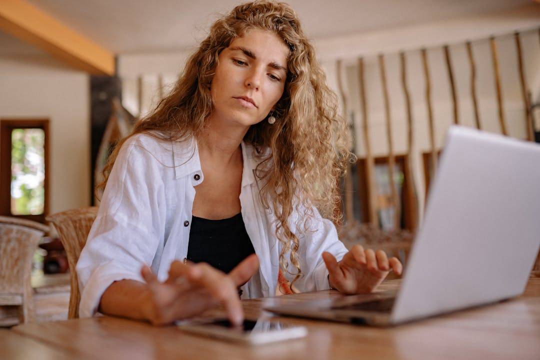 Banner for blog 8 easy ways to save on your mobile costs